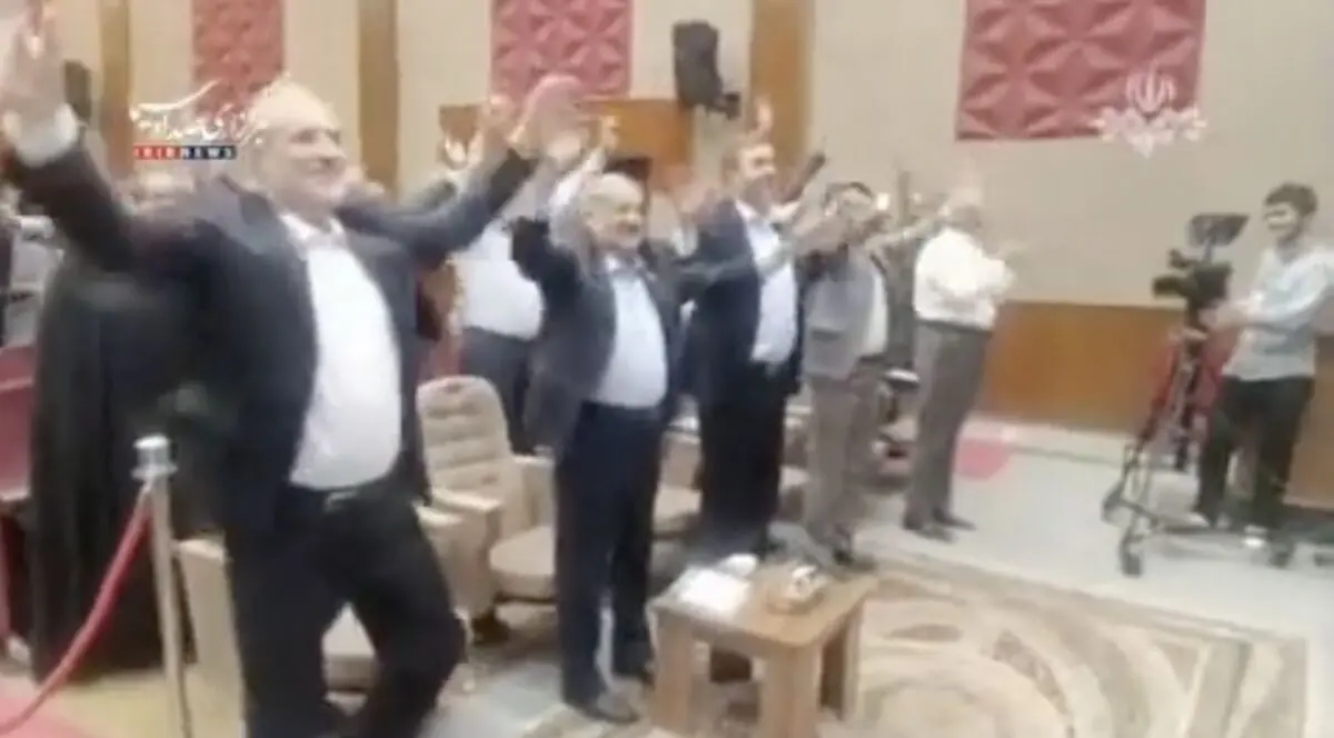  ویدیو| حرکات کششی و موزون آقای وزیر و مدیران، در زنگ ورزش! - پارس فوتبال