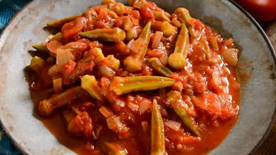 طرز تهیه ترشی بامیه با پوره گوجه فرنگی؛ خوشرنگ، ترد و خوش طعم