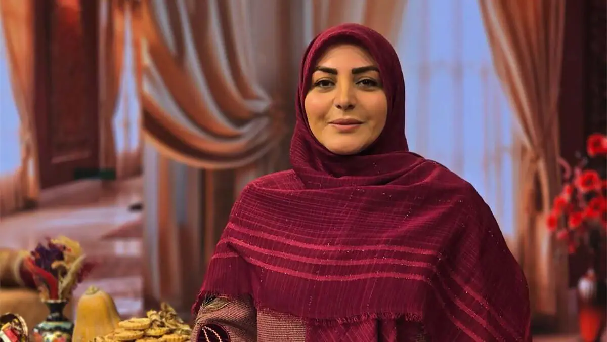 فیلم/ واکنش جالب المیرا شریفی به مزاحم پیامکی در برنامه زنده تلویزیون / خانم مجری در آنتن زنده آبرویش را برد