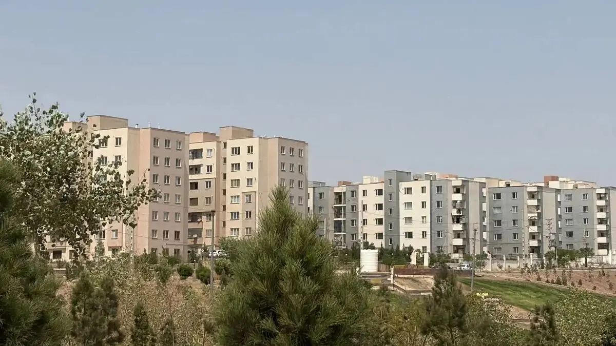  مسکن ملی یا مسکن دربه‌دری!/ خانم وزیر شهرسازی، یک روز عینک آفتابی بزنید و ناشناس به پروژه های مسکن ملی سر بزنید + فیلم