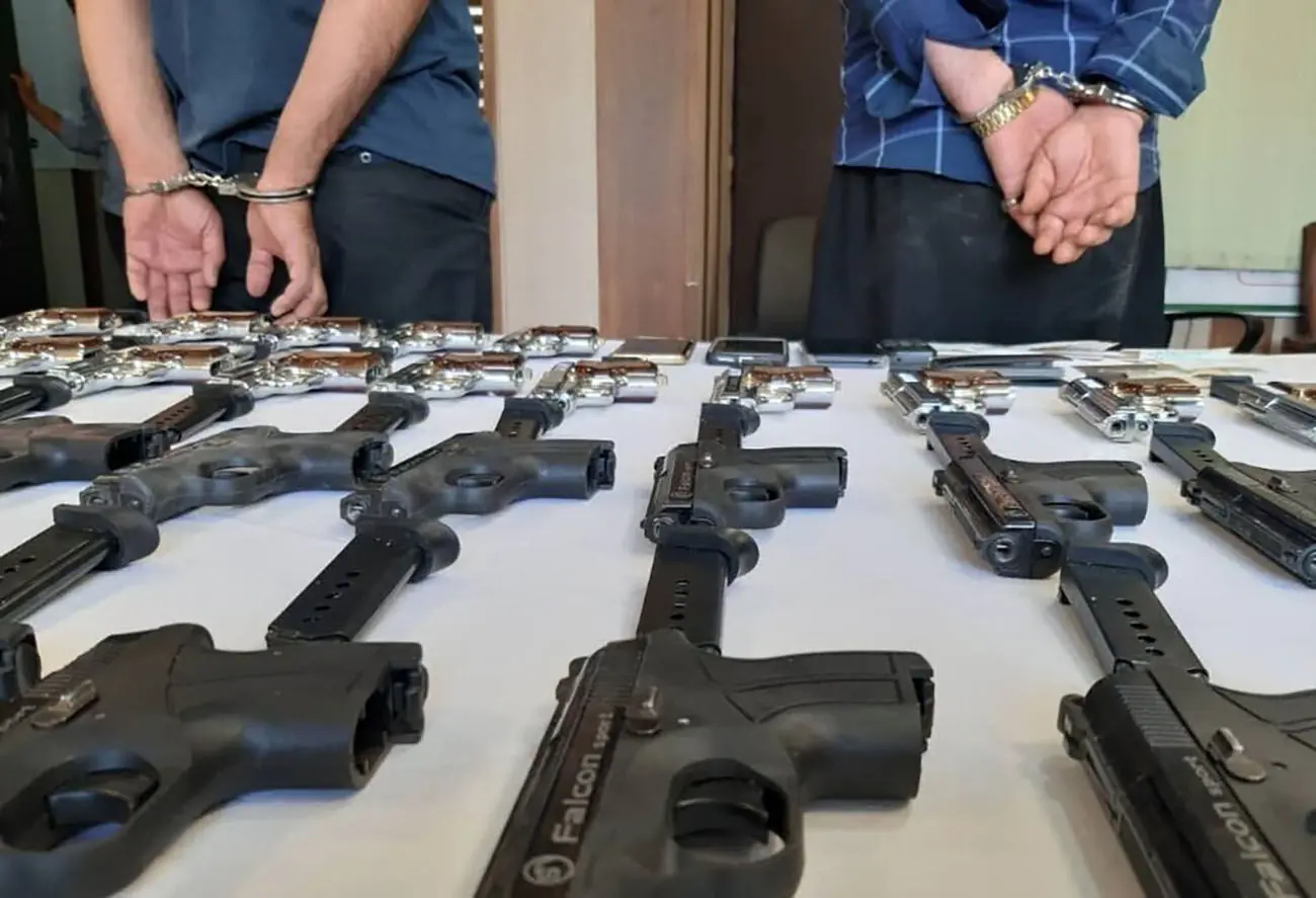 قاچاقچیان با 49 قبضه سلاح و 153 کیلو مواد مخدر به دام مرزبانان افتادند