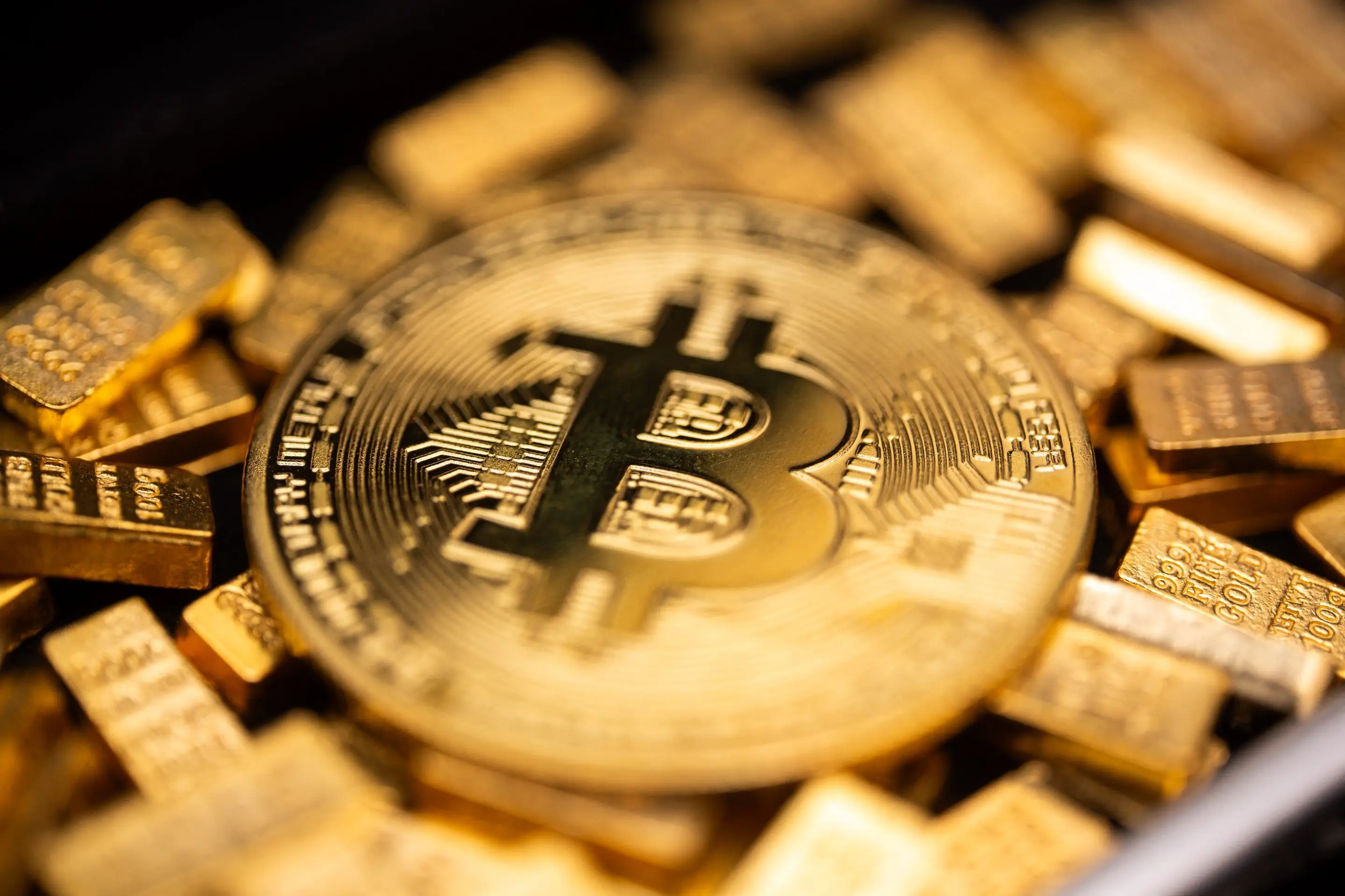 قیمت بیت کوین،تتر و اتریوم امروز یکشنبه ۲۵ مرداد ۱۴۰۵ / قیمت تتر چند ؟ + جدول