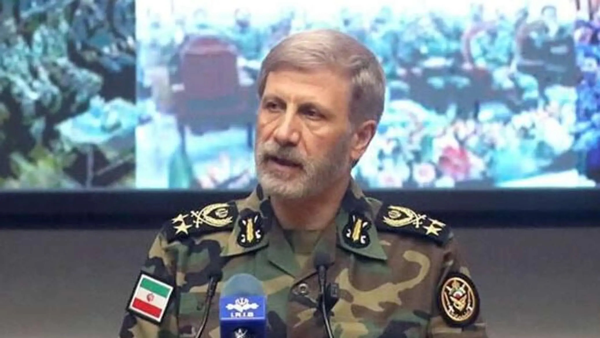 فرمانده کل ارتش خطاب به رئیس جمهور آمریکا: غلط میکنی میگویی تنگه هرمز برای آمریکاست
