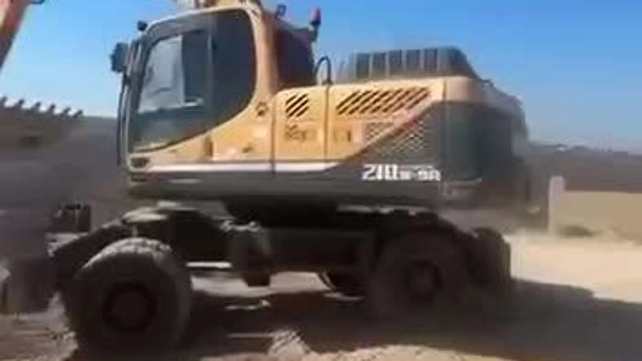 گزارش: اسرائیلیها به تجهیزات سنگین در روستای سنجل در کرانه باختری حمله کردهاند