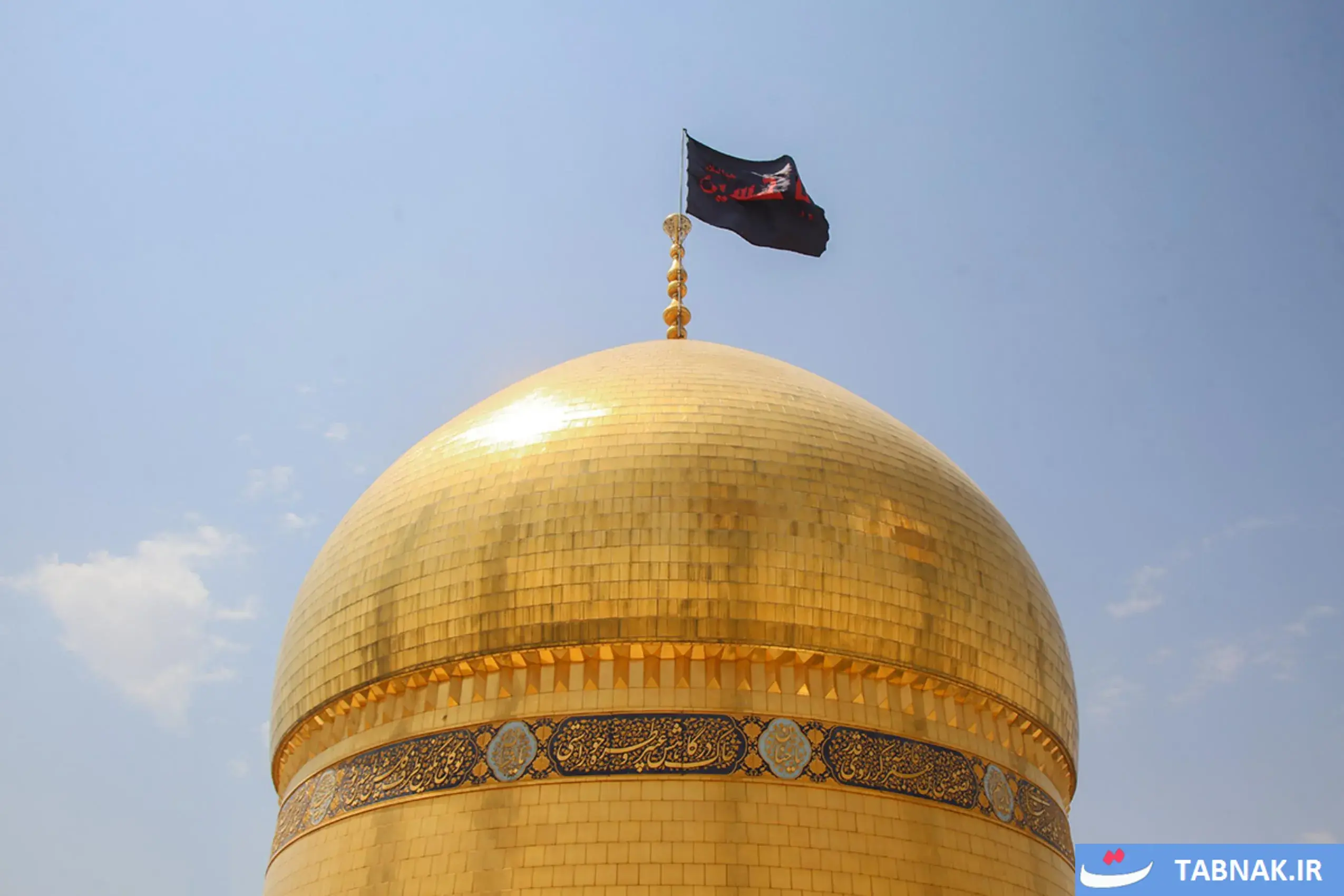 عکس: گنبد حرم حضرت معصومه (س) سبزپوش شد