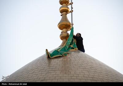پرچم گنبد و پوش ضریح مطهر امام رضا(ع) تعویض شد - تسنیم