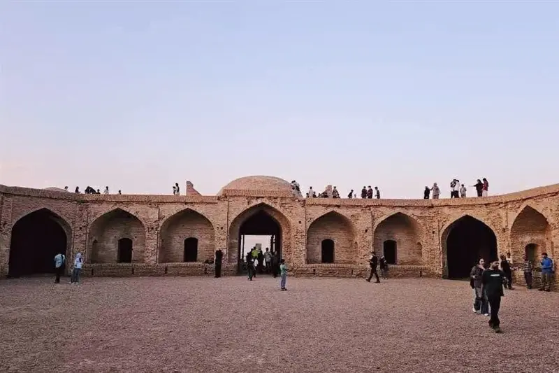  کارگاه آموزش عکاسی نجوم در کاروانسرای تاریخی قاسم‌آباد بجستان - تسنیم