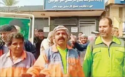 تجمع کارگران شهرداری مقابل فرمانداری ماهشهر
