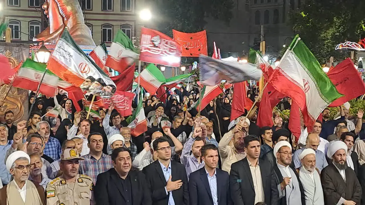 گوشههایی از وطن پرستی مردم همیشه در صحنه خوی در قرارهای شبانه + عکس