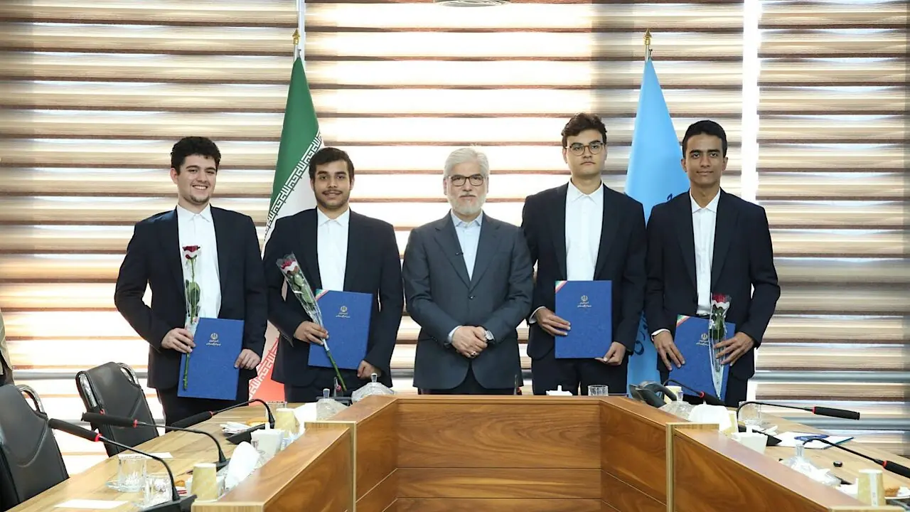 موفقیت تیم ملی المپیاد هوش مصنوعی نشانهای از پایداری و بالندگی سرمایه انسانی ایران است