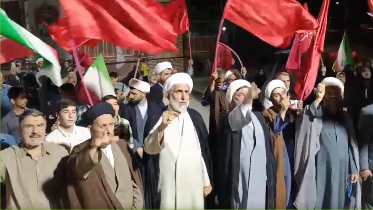 ایستادگی مردم انقلابی دیباج در تجمعات شبانه + فیلم