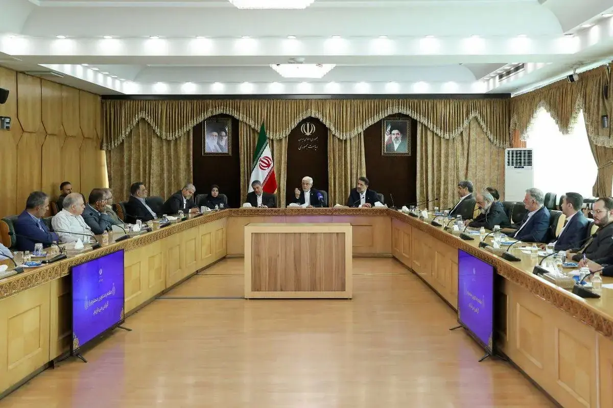  عارف: دشمن پس از شکست نظامی به‌دنبال فروپاشی اجتماعی از مسیر فشار اقتصادی است