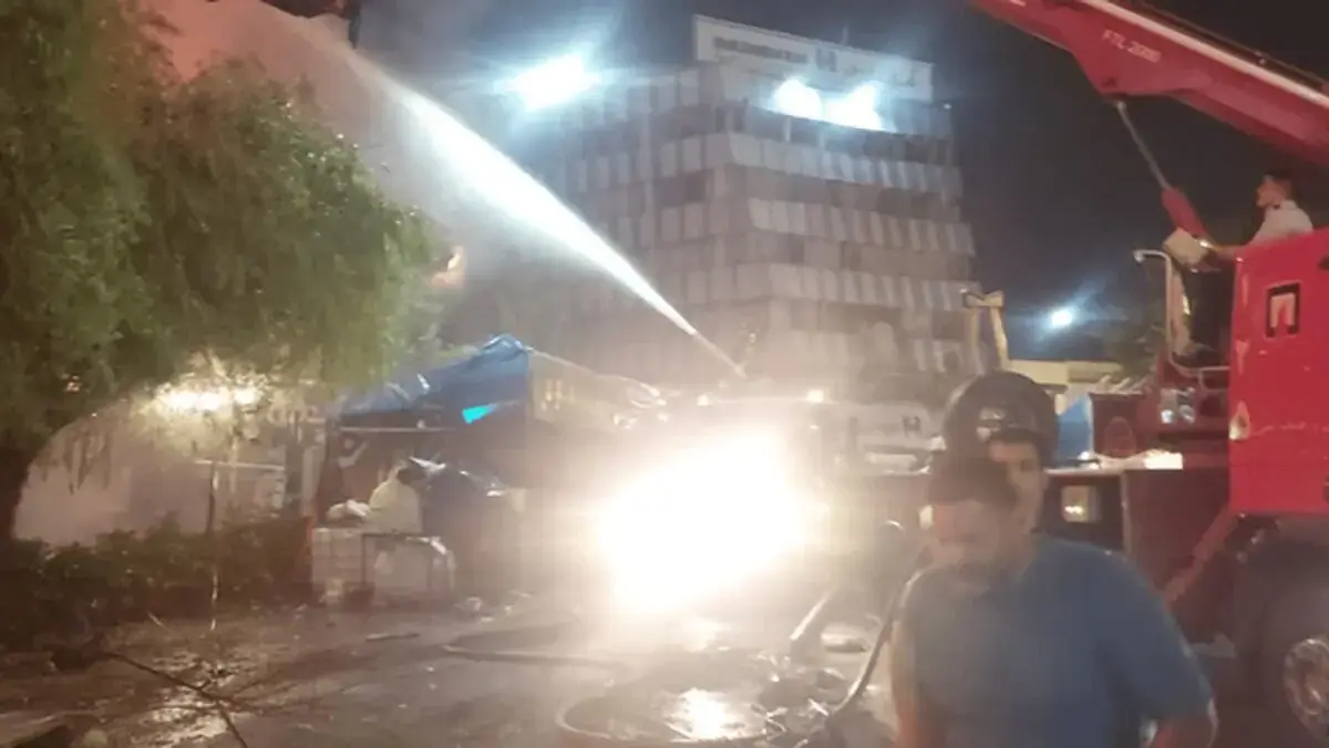 آتشسوزی گسترده در اطراف میدان شهرداری گرگان