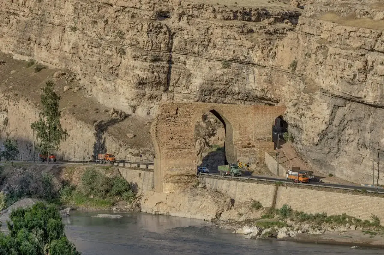 آغاز مرمت پل تاریخی پلدختر