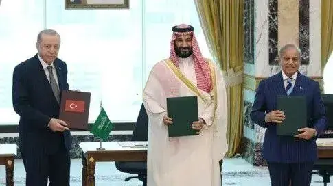 تاکید پاکستان بر نقش توافق مکه در دفاع از منطقه/ترامپ:بالاخره میتوانند ازخودشان دفاع کنند