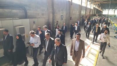 اعضای کمیسیون صنایع و معادن مجلس از کارخانه شیشه لیا در قزوین بازدید کردند