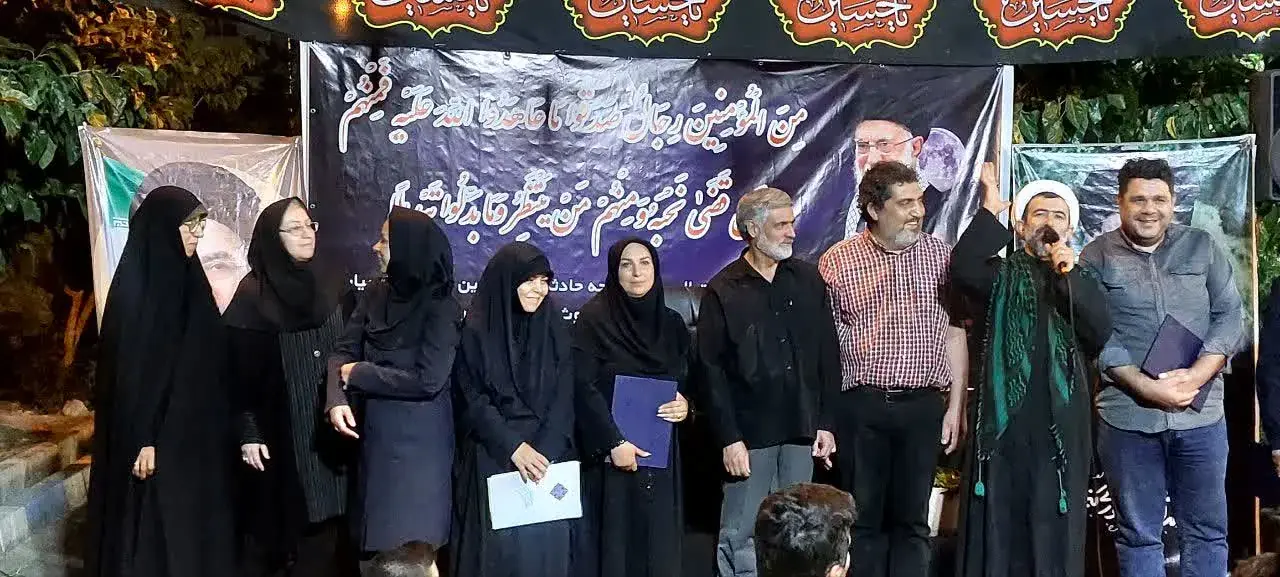 تجلیل مردمی از خبرنگاران پردیس در تجمعات شبانه