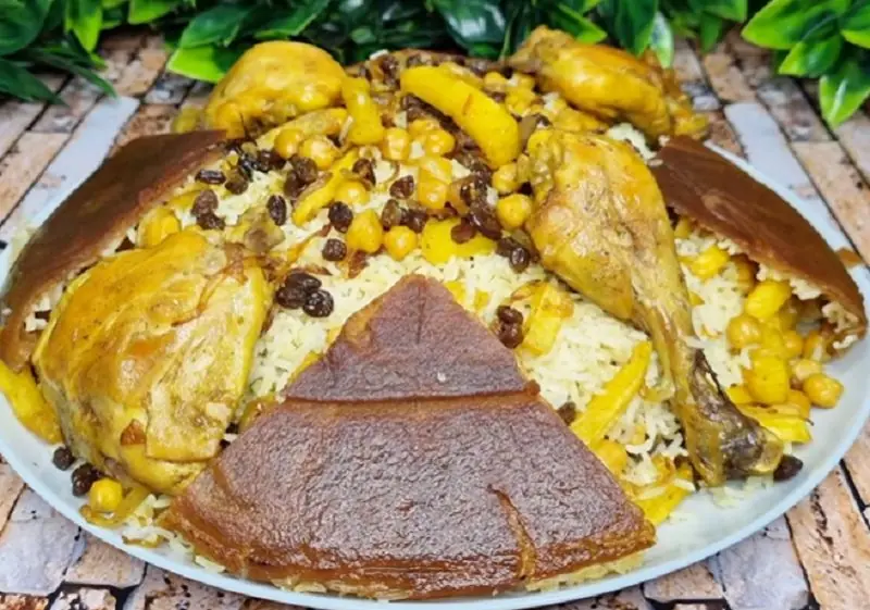 طرز تهیه گوبولی مرغ با نخود و کشمش؛ غذای اصیل جنوبی