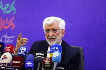طعنه سنگین روزنامه جمهوری اسلامی به سعید جلیلی/ این حرف یعنی شهادت به بیگناهی فرد بعد از اعدامش!/ چرا جلوی سایه نشینها را نمیگیرید؟