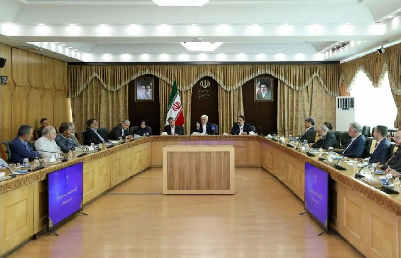 سهمیه اول بنزین کاهش می یابد؟/ توضیح عارف درباره اجرای طرح بنزین 87 هزار تومانی در کرمان/ نرخ چهارم بنزین بدون هماهنگی اجرا شد