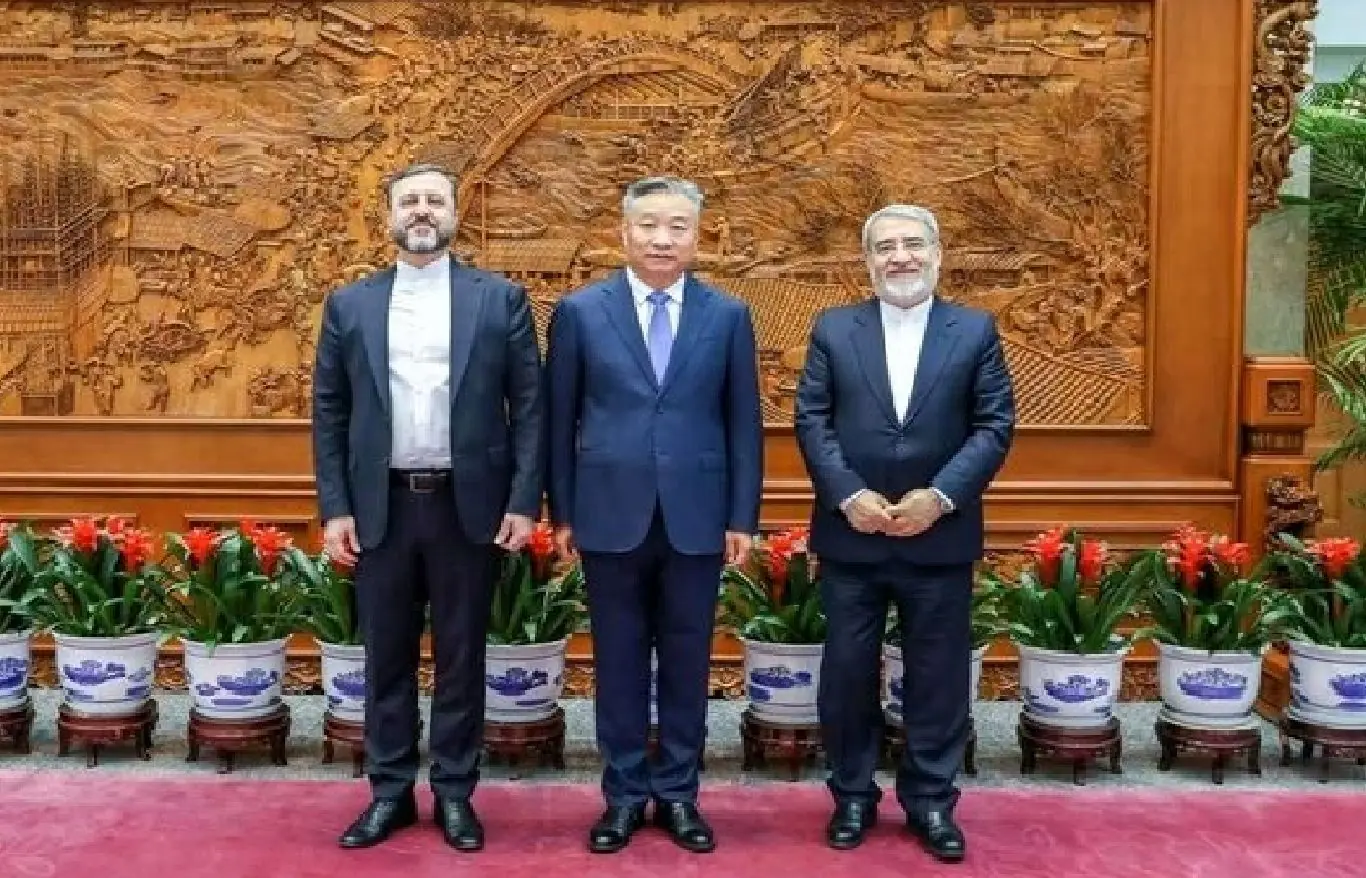  رایزنی غریب‌آبادی با مقامات چینی درباره تنگه هرمز