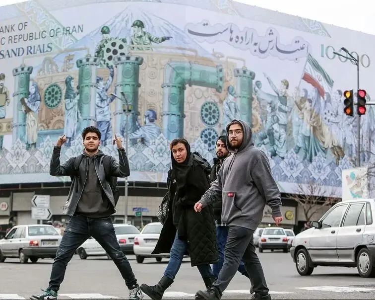 چرا نسل Z تمایلی به بیمه تامین اجتماعی ندارد؟ | دهه هشتادیها با تمام ضعفها و قوتها نسبت به نسل قبل سواد اجتماعی و اقتصادی بالاتری دارند