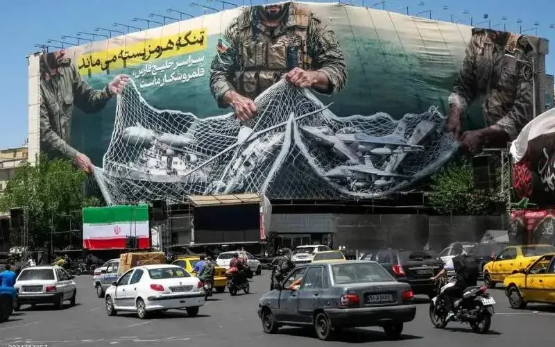  تهران به آمریکا چند هفته فرصت داده است تا تفاهم‌نامه میان دو کشور را به‌طور کامل اجرا کند [در غیر این صورت] تمام نهادهای ایرانی برای تشدید تنش در تنگه هرمز و سراسر منطقه آماده خواهند بود / ایران تصمیم گرفته سیاست خود را از وضعیت دفاعی به یک راهبرد «کاملاً تهاجمی» تغییر دهد / معتقدیم دیگر نمی‌توان برای دستیابی به یک صلح پایدار، صرفاً به میانجی‌ها متکی بود