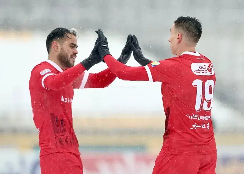 تکذیب نامه خروج اوستون اورونوف از پرسپولیس