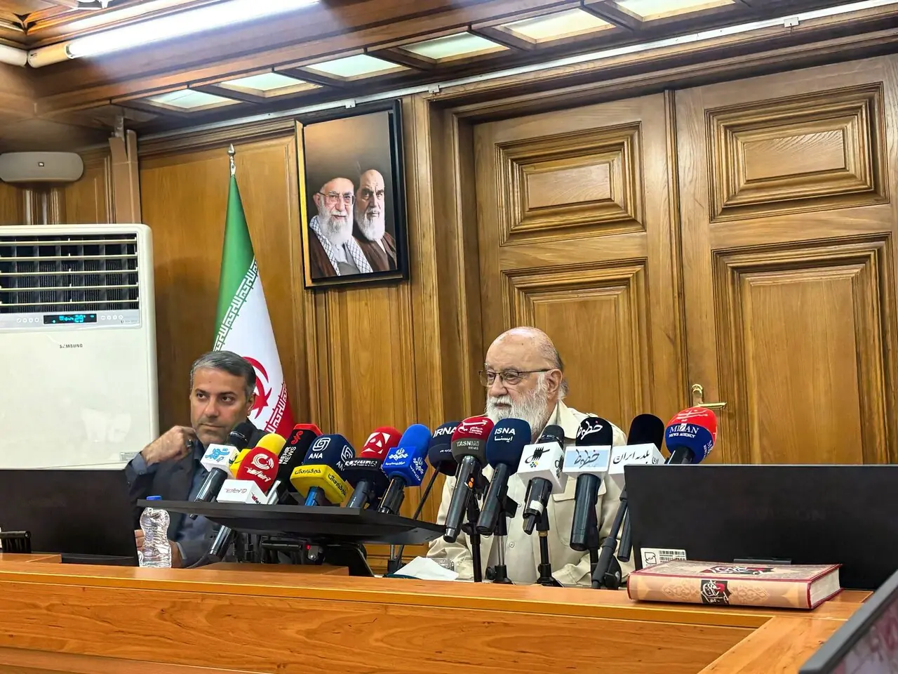 چمران: انبار نفت شهران نباید با وضعیت فعلی به فعالیت ادامه دهد
