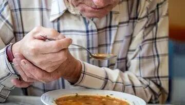 نشانههای اولیه پارکینسون/ ۵ تمرین برای بهبود حرکات دست بیماران مبتلا به پارکینسون