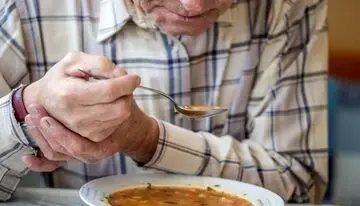 نشانههای اولیه پارکینسون/ ۵ تمرین برای بهبود حرکات دست بیماران مبتلا به پارکینسون