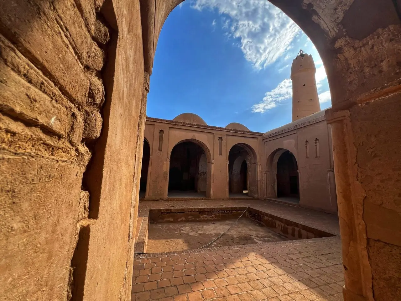 در جستوجوی نخستین مسجد ایران/ رنگهایی که قرنها زیر خشتها ماندند