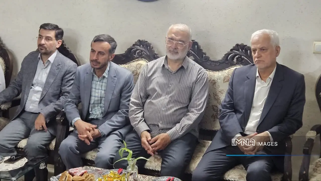 خانوادههای شهدا سرمایههای ارزشمند انقلاب اسلامی هستند