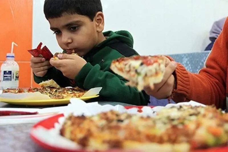  غفلت از سفره‌های سنتی در زندگی فست‌فودی