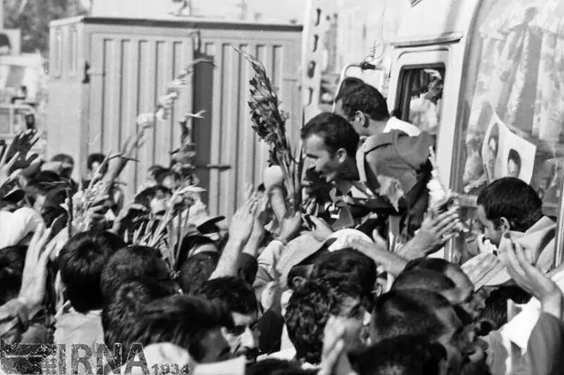 آنسوی سالهای اسارت، آغوشی به نام ایران