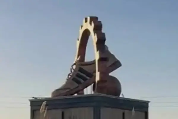 همافزایی صنعت و گردشگری در هیدج؛ پیشنهاد ایجاد ویترین ملی محصولات کفش در مجموعه لاله