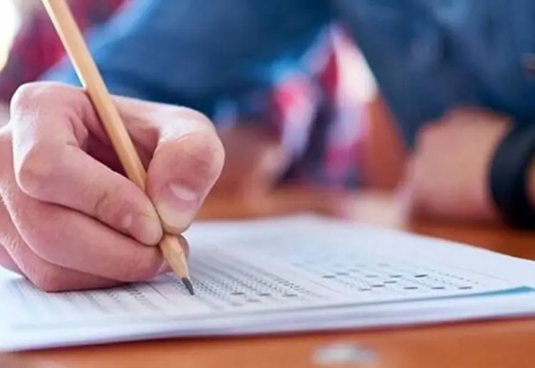 کارت ورود به کنکور ۱۴۰۵ آمد؛ بردن این وسایل ممنوع شد