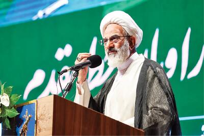 دشمن ناتوان از جنگ نظامی دنبال تصرف اذهان است