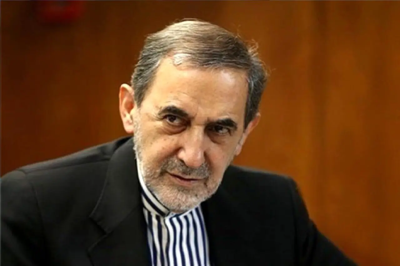  توئیت جدید ولایتی: امروز خانواده آمریکایی هزینه قمار سردمدارانش را نقداً می‌دهد