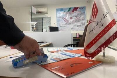 گلریزان دانشآموزان برای آزادی معلم زندانی