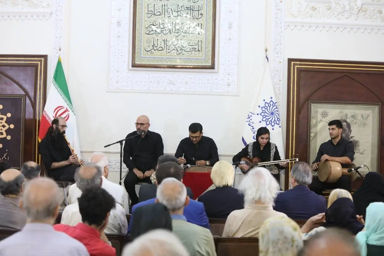 دلشدگان در بزرگداشت علی حاتمی نواخته شد / اجرای سازهای سنتی ارکستر ملی ایران