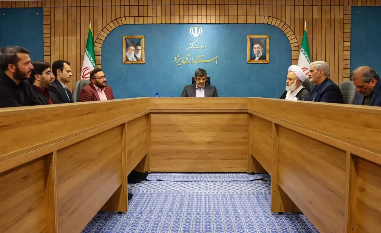 استاندار یزد: انس با قرآن تنها پناهگاه آزادگان در زندانهای بعثی بود