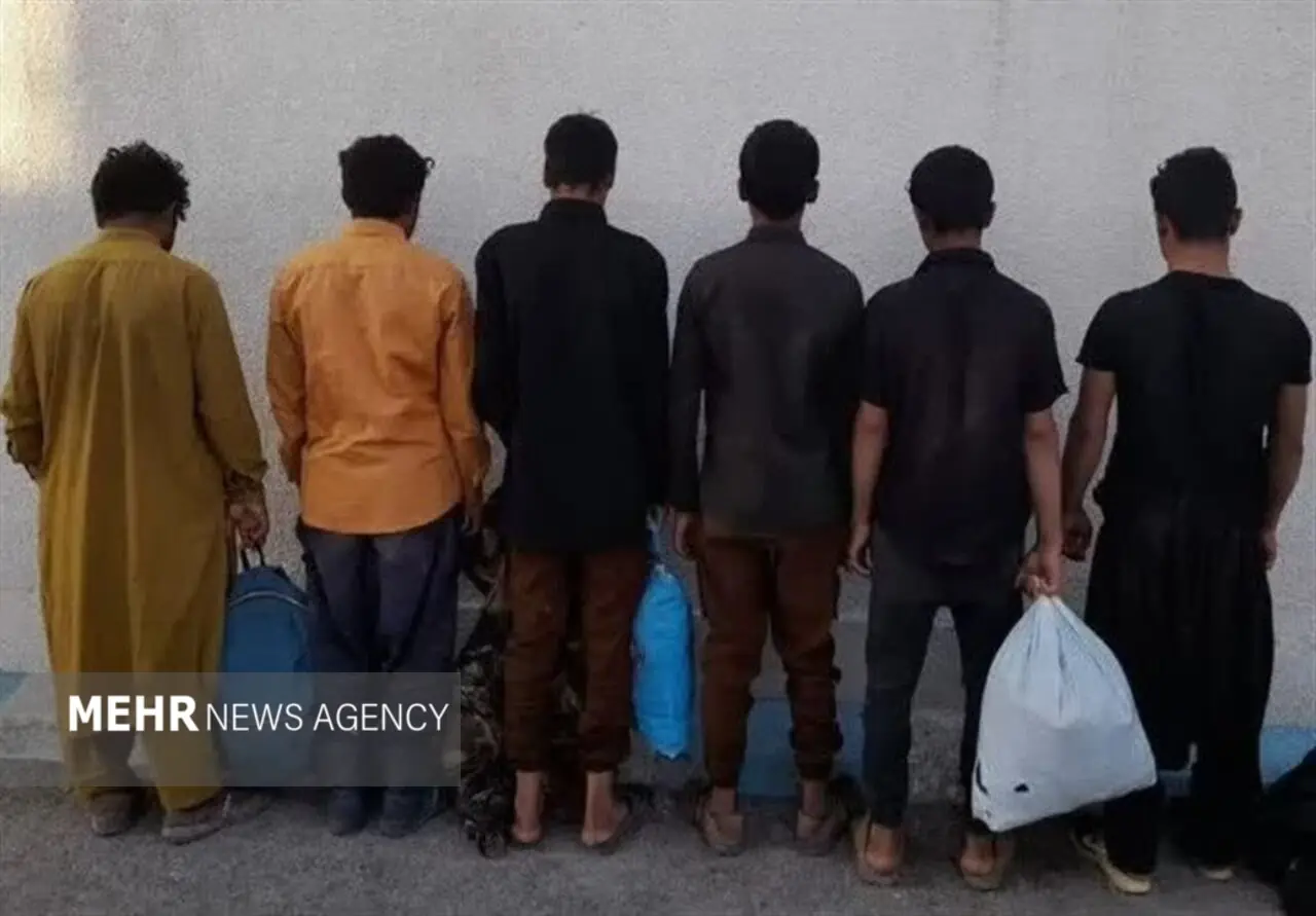 دستگیری ۳۰ تبعه بیگانه فاقد مجوز در شاهرود؛ ۲ خودرو توقیف شد