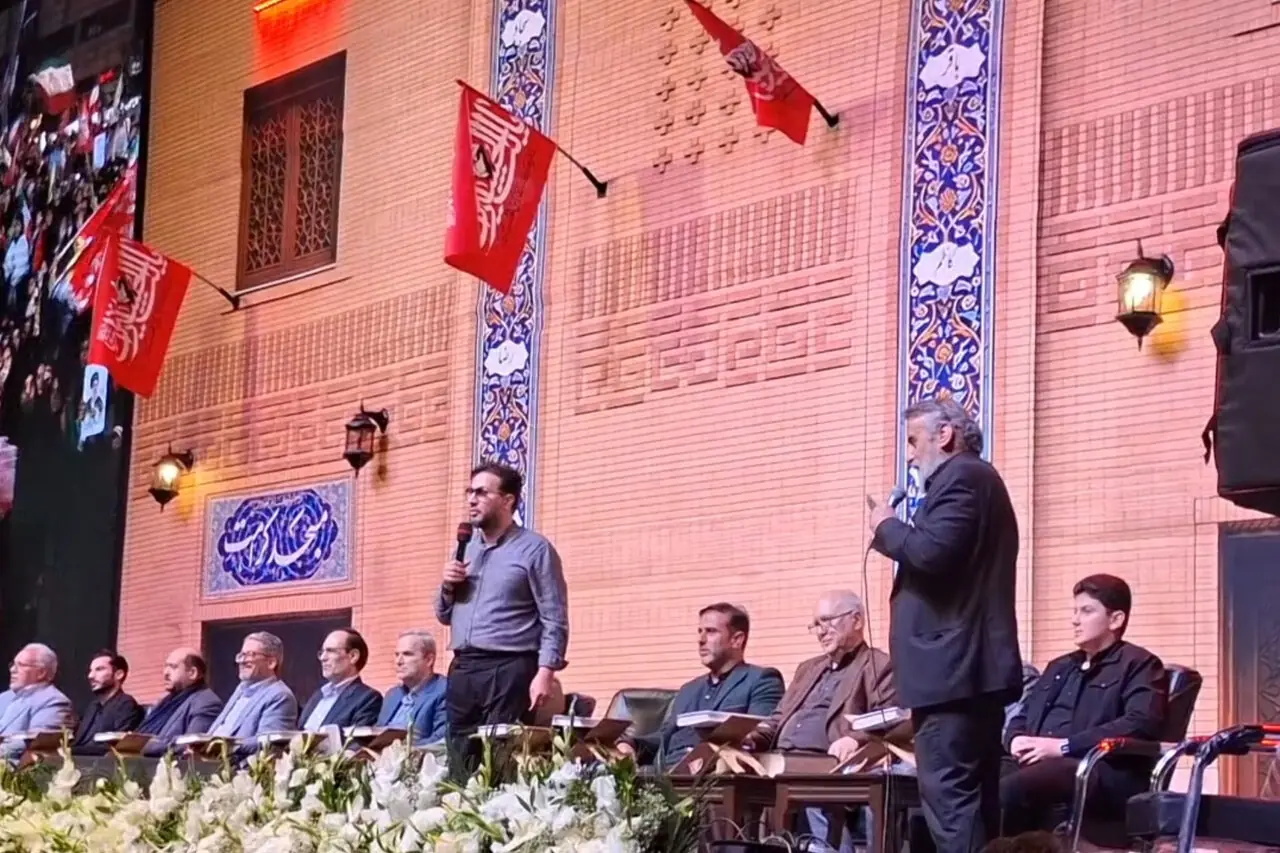 حضور قاریان بین المللی قرآن در مراسم اربعین تدفین رهبر شهید در مشهد