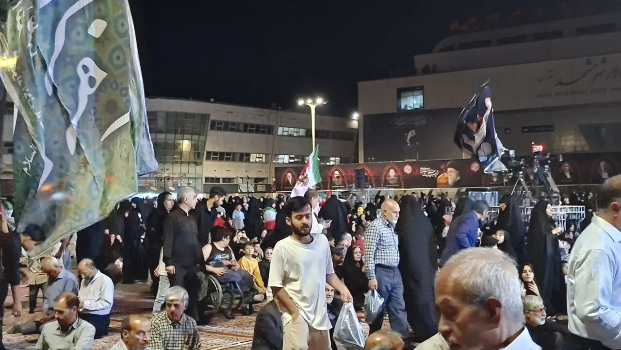 حال و هوای عرصه میدان شهدای مشهد قبل از مراسم اربعین تدفین رهبر شهید