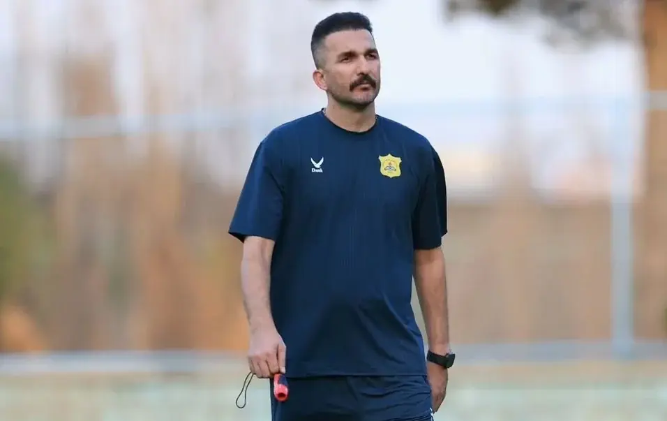 محمد نوری: بازیکن ملوان باید اخراج میشد؛ چرا VAR نبود؟ - پارس فوتبال