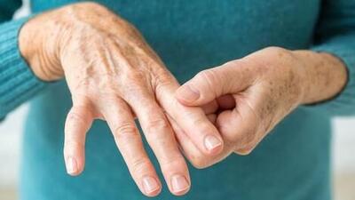 ۵ نشانه اولیه پارکینسون که نباید فقط به لرزش دست خلاصه شوند