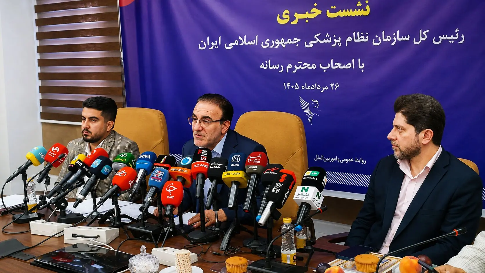رئیس کل سازمان نظام پزشکی: جامعه پزشکی را با تخلف و زیرمیزی چند نفر قضاوت نکنید