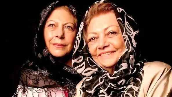 عکس سفر در زمان / حمیده خیرآبادی معروف به نادره کنار ناصر ملک مطیعی ، منوچهر وثوقی و پدر لیلا فروهر قبل انقلاب / اوجی جوانی مادر ثریا قاسمی