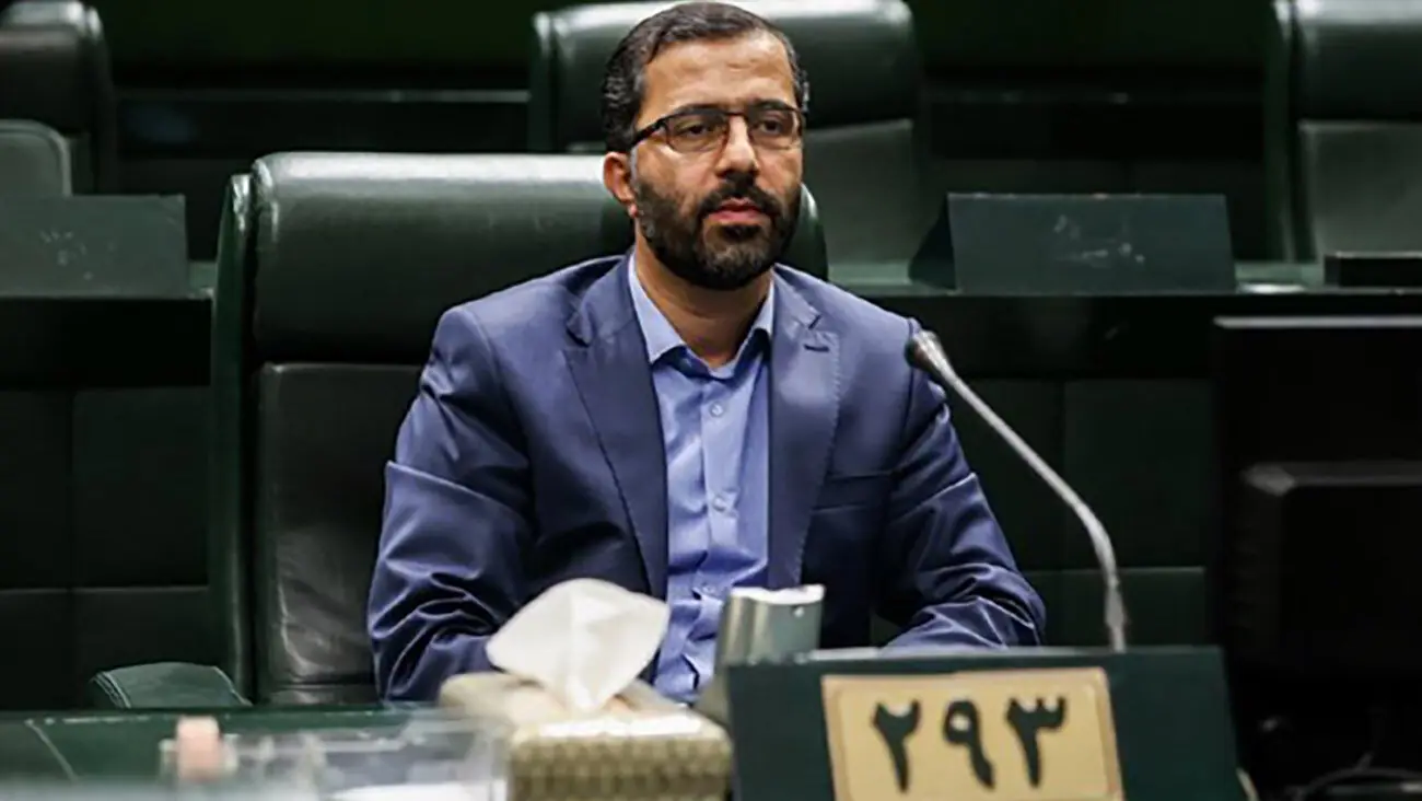 ۶ ماه تا ۲ سال زندان برای مصاحبه و یا هر گونه ارتباط با رسانههای آمریکایی / مصاحبه با رسانههای خارجی دیگر منوط به اطلاعرسانی به وزارت اطلاعات است